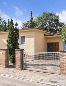 Exklusiver Bungalow in hervorragender Lage - modernisiert & sofort bezugsbereit - Berlin