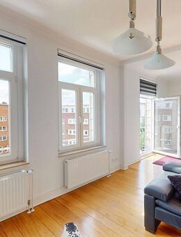 DREAMHOUSE Immobilien: Charmante Altbauwohnung mit Balkon ins Grüne - Hamburg