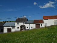 Wohnhaus mit Ökonomiegebäuden und Grundstück in ruhiger Lage von Plütscheid - Plütscheid