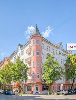 IMMOBERLIN.DE - Sehr charmante Stuck-Altbauwohnung mit Balkon in Trendlage - Berlin