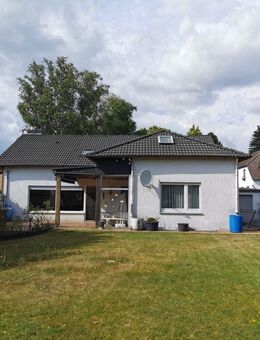 Viel Raum zum Leben: Einfamilienhaus mit großem Garten und Terrasse in Holzminden - Holzminden
