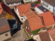 Sanierungsbedürftiges Einfamilienhaus mit angebauter Scheune im Böttigheim - Neubrunn (Bayern)