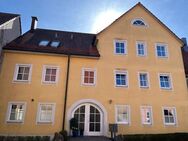 Schöne zentrumsnahe 2-Zimmer-Wohnung mit Balkon, Garage im Kaufpreis inbegriffen - Feuchtwangen
