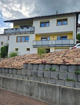 5-Zimmer-Wohnung mit Balkon, Einbauküche und Garage - Jossgrund