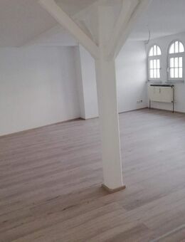 Mit Fabrikscharm: Großzügige Wohnung mit tollem Schnitt und Stellplatz - Albstadt