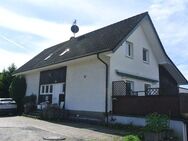 **Freistehendes Einfamilienhaus mit großer Einliegerwohnung/Büro und Carport in Leverkusen Neuenhaus** - Leverkusen