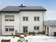 Sehr gepflegt: Vollvermietetes MFH mit 2 WE, Terrasse, Dachterrasse, Garage und PV - Ehingen (Donau)
