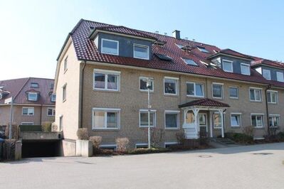 Fußläufig zum Stadtpark! 2 Zimmer Wohnung mit Spitzboden, Balkon und TG-Stellplatz!