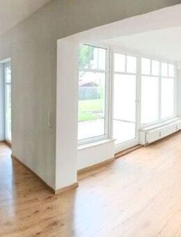 Geräumige 4-Zi.-Whg. im EG mit Süd-Terrasse & Gartenmitnutzung. - Laufen