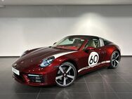 Porsche 992, 911 Targa 4S Heritage Design Edition, Jahr 2020 - München