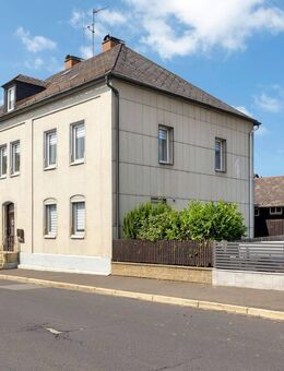 Historisches EFH/ZFH in Thiersheim mit Potential - 4 Garagen, Garten und Platz für neue Ideen - Thiersheim