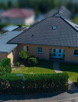 Charmanter Bungalow in ruhiger Lage: Wohnen wie im Urlaub - Birkenfeld (Rheinland-Pfalz)