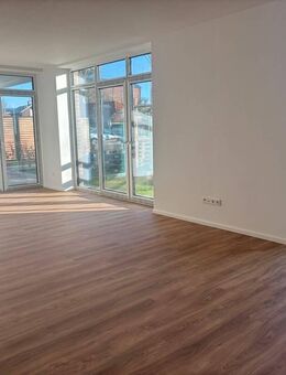 Wohnen am Norder Tief: Schöne Erdgeschosswohnung mit Blick auf die Mühle! ERSTBEZUG - Norden