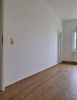 INS GRÜNE BLICKEN + ZUM HINTERHOF WOHNEN + NEUES BAD, NEUER BODEN, NEUE TÜREN - Leipzig