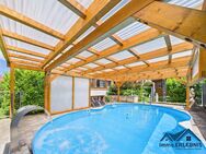 MIT POOL! Wohntraum mit Urlaubsfeeling: EFH mit 2 Whg., großem Garten, XXl-Garage, Carports uvm... ! - Lonsee