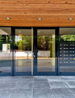 Wohnkomfort in Bestlage: 3,5 Zimmer-Wohnung mit Loggia, Aufzug & TG-Stellplatz - Straubing
