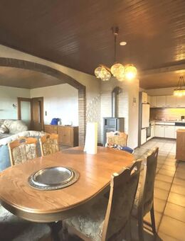 Großzügiges Zuhause mit Einliegerwohnung, Terrasse und weitläufigem Grundstück - Meinhard