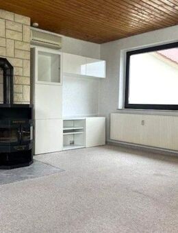 GEMÜTLICHE DACHGECHOSSWOHNUNG MIT DACHTERRASSE UND SCHÖNEM AUSBLICK - Ispringen