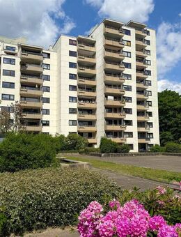 ***RESERVIERT***Komfort trifft Lebensqualität! 4-Zimmer-ETW mit Loggia, Tiefgarage & hauseigenem Schwimmbad mit Sauna! - Bremen
