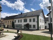 Neuwertig-sanierte 2,5-Zimmer-Wohnung mit EBK und Süd-Terrasse im Ortskern - Bischofsgrün