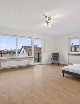 Großes WG-Zimmer mit eigenem Balkon in Knielingen - Karlsruhe