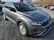 VW T-Roc, 1.5 TSI LIFE PARKLENK PDCvo hi FRONT, Jahr 2023 - Boxberg (Baden-Württemberg)