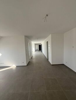 schöne 4 Zimmer Dachgeschosswohnung mit Balkon zu verkaufen - Neuberg