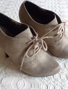 Hochfront-Pumps High Heels Gr. 39 beige wildlederartig Graceland - Hamburg