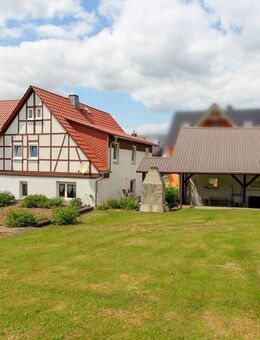 Viel Platz auf dem Land: Wohnhaus mit großem Grundstück und sieben Garagen in Fischbach - Kaltennordheim