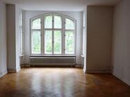 Großzügige Altbauwohnung mit 4 Zimmern in Platzlage,Balkon,Lift,Parkett,Wannenbad,frei ab 01.06.2024 - Berlin