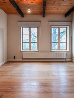 Liebhaber gesucht! Reetdach-Bauernhaus mit großer Yogahalle - Wentorf (Sandesneben)