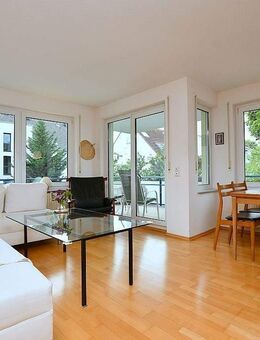 Sonnige, stilvoll möblierte Wohnung mit Balkon in Korntal - Korntal-Münchingen Zentrum