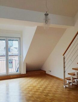 Frisch renovierte Maisonette-Wohnung in der Nähe vom Main und Baseler Platz - Frankfurt (Main)