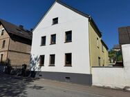 Großes Einfamilienhaus nebst Doppelgarage und Garten - Oberfischbach