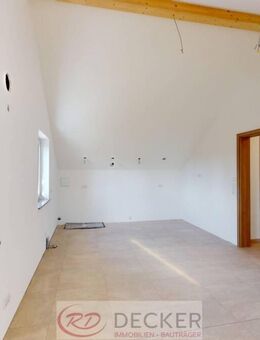Außergewöhnlich groß: 3-Zimmer-Dachgeschosswohnung mit Balkon ++Decker Immobilien++ - Obertaufkirchen