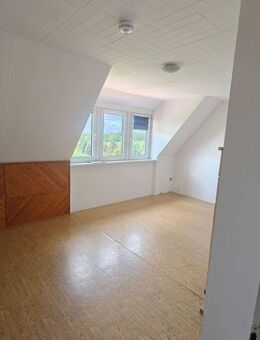 Helle 2-Zimmer Wohnung im DG in ruhiger Lage in Bad Lausick - Bad Lausick
