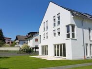 Oberursel, Stierstadt: Attraktive 5 Zi.-Doppelhaushälfte mit EBK & eigenem Garten *BJ 2018* - Oberursel (Taunus)