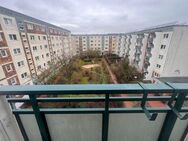 Hellersdorf: Böhlener Str: 2-Zi-Wohung im 4. OG mit Balkon und Wannenbad, 50 m² SOFORT zu VERKAUFEN - Berlin