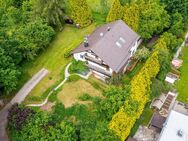 Zweifamilienhaus im Landhausstil auf atemberaubendem Grundstück - Bonstetten