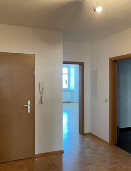 Stilvoll sanierte Wohnung im Herzen der Hofer Altstadt - 2. OG mit Aufzug - ca. 127 m² Wohnfläche - Hof