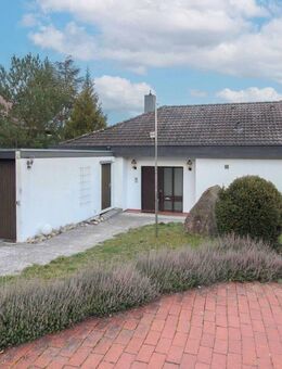 Ruhig gelegener Bungalow mit Einliegerwohnung und idyllischem Garten - Mühlacker
