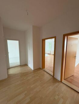 Wunderschöne 3 - Zimmer Wohnung / Neu renoviert ! - Gera