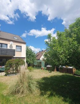 Einmalige Chance! Gepflegte, großzügige Doppelhaushälfte in Top Lage mit sonnigem Garten und Garage - Feucht