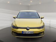 VW Golf, 1.5 TSI Life OPF, Jahr 2022 - Weißenfels
