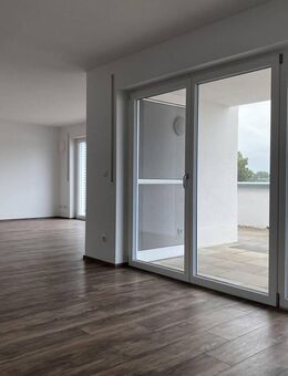 Lichtdurchflutetes Dachgeschoss mit XL Terrasse zur Miete - Wohnen über den Dächern am alten Hessenbach - Augsburg