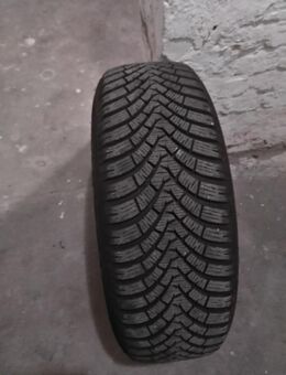 4 Winterreifen 205/65 R15 94H auf 5-Lochfelgen mit BMW Radkappen - Dortmund Kreuzviertel