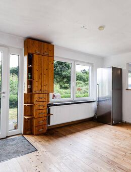 Gepflegter Bungalow mit Kaminofen, Carport, Hobbyraum und großer Koppel für Ihre Pferde - Beringstedt