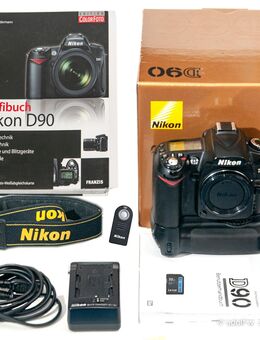 Nikon D90, Batteriepack, Akkus, D90 Buch, Zubehör. Sehr gut* - Celle