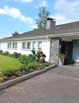 Gediegenes Wohnen mit Schwimmbad und schönem parkähnlich angelegtem Garten in Villenlage - Bullay