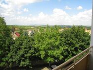 Schönes Laminat, tolle Aussicht und Stellplatz vor dem Schlafzimmer - Weißenfels